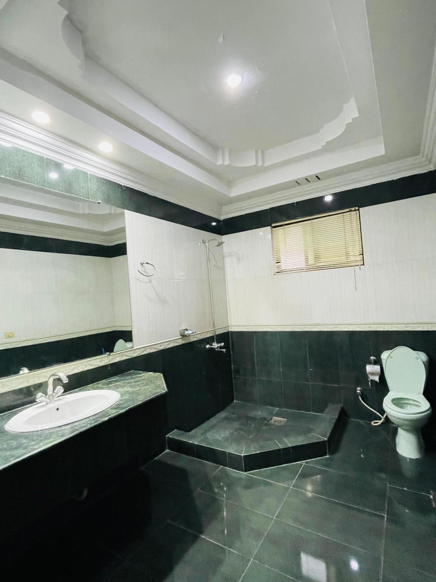 Executive Galaxy Guest House อิสลามาบัด ภายนอก รูปภาพ