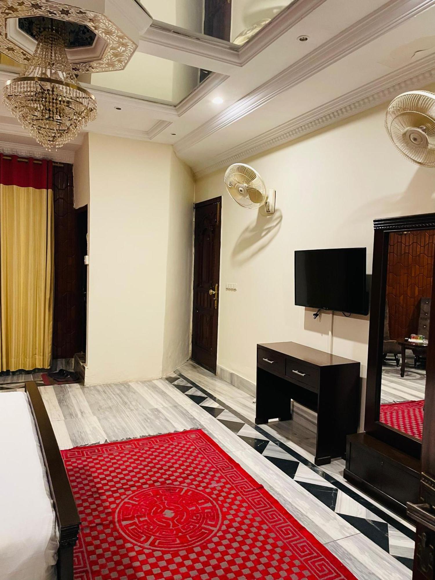 Executive Galaxy Guest House อิสลามาบัด ภายนอก รูปภาพ
