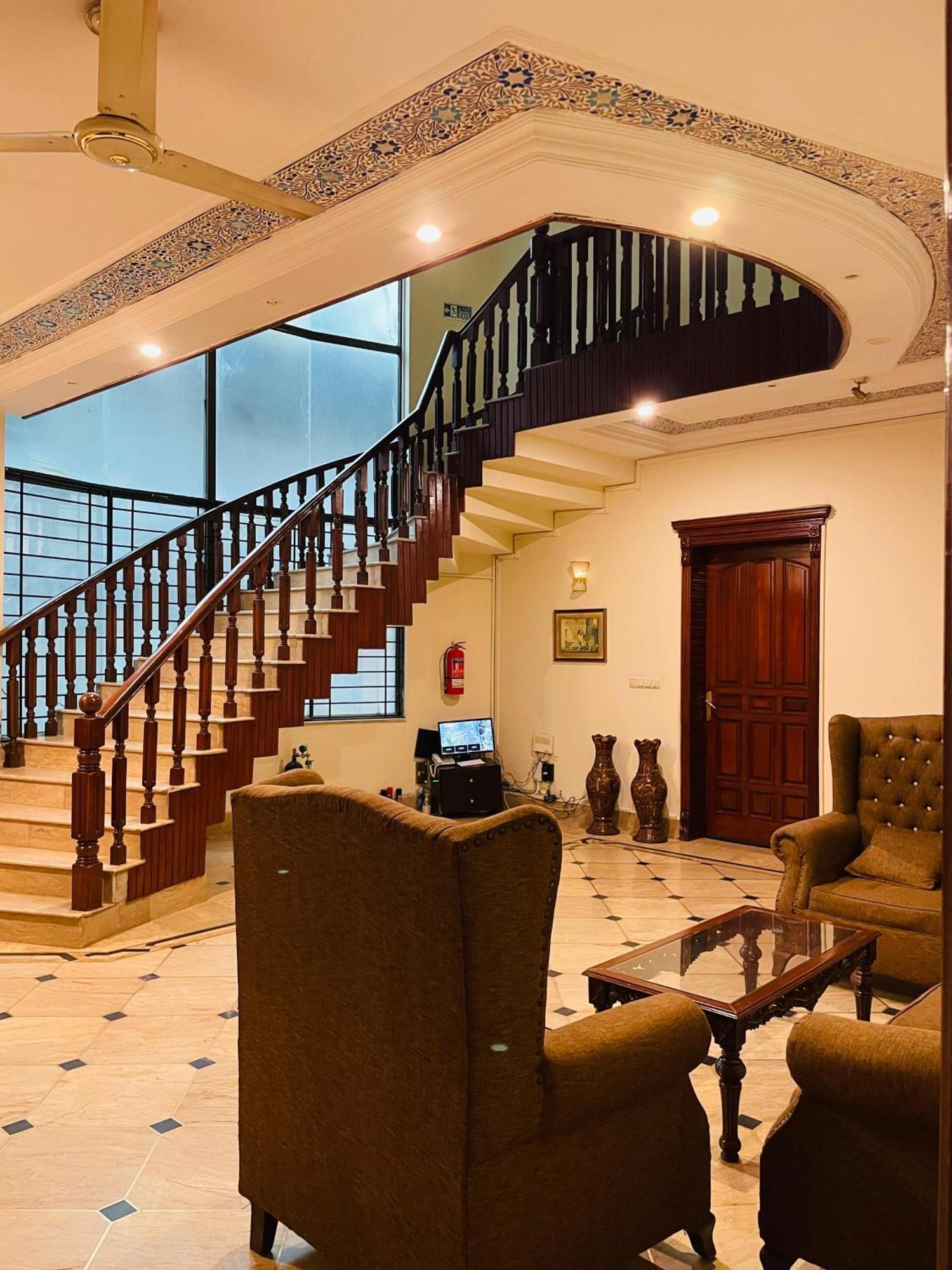 Executive Galaxy Guest House อิสลามาบัด ภายนอก รูปภาพ