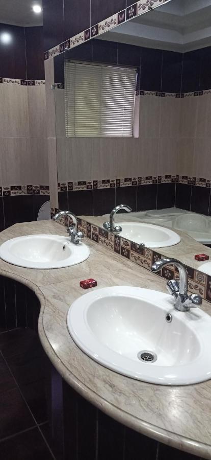 Executive Galaxy Guest House อิสลามาบัด ภายนอก รูปภาพ